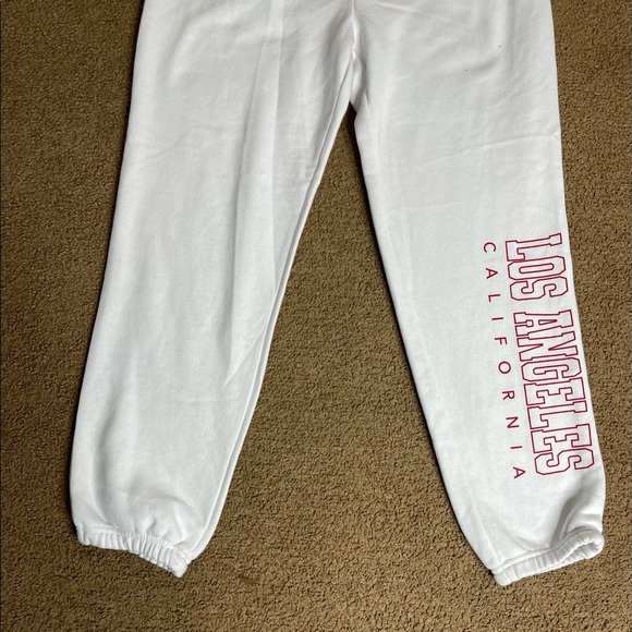 White sweatpants with pockets NWT!! - Picture 2 of 8